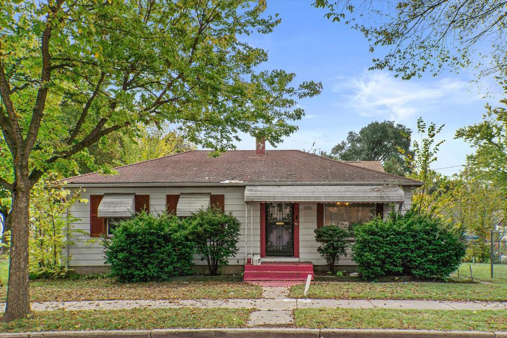 2101 W Fairmount AVENUE, Milwaukee, WI 53209