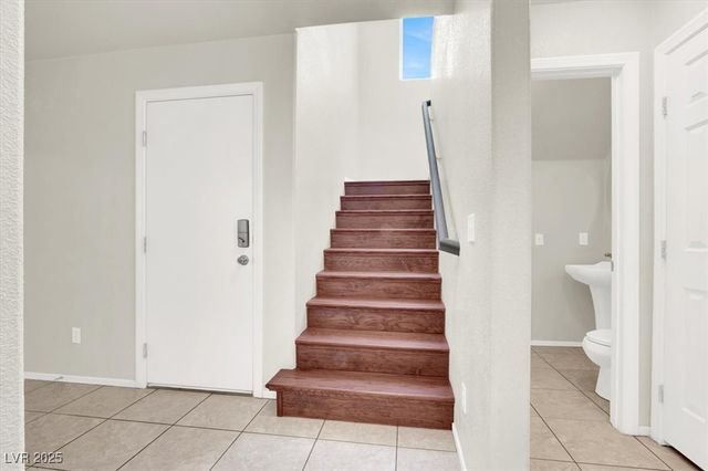 6909 Graceful Cloud Avenue, Henderson, NV 89011