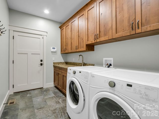 16 Panther Gap Road, Black Mountain, NC 28711