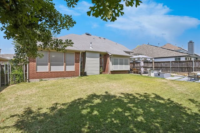 5948 Hillview Drive, Watauga, TX 76148