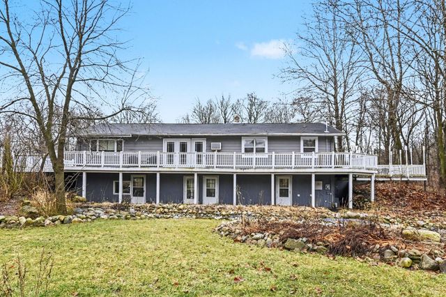 11303 W Dr N, Bellevue, MI 49021