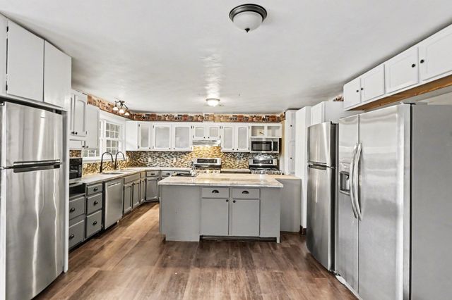 11303 W Dr N, Bellevue, MI 49021