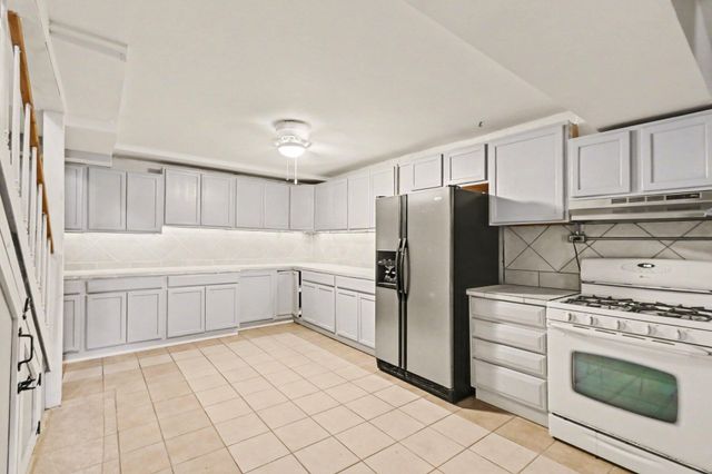 11303 W Dr N, Bellevue, MI 49021