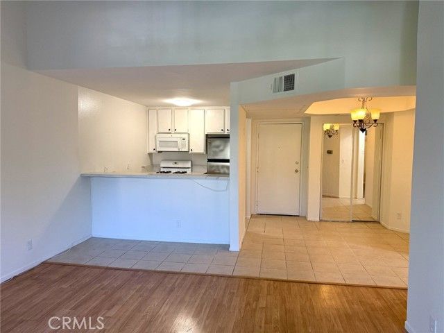 7640 Oso Avenue 316, Winnetka (los Angeles), CA 91306