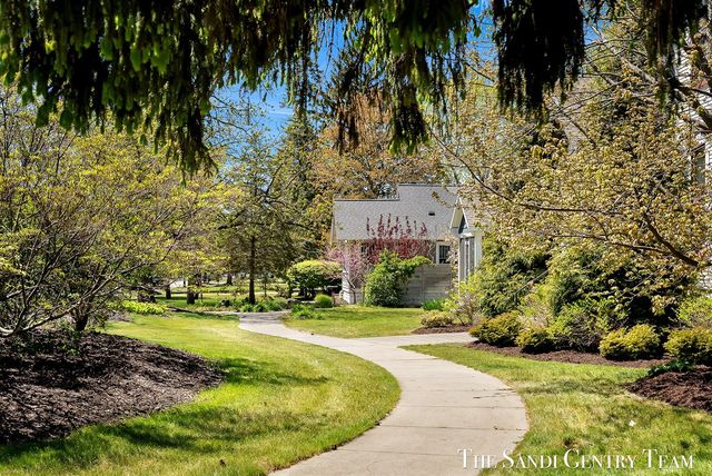 318 Rachaels Way, Spring Lake, MI 49456