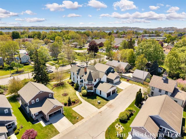 318 Rachaels Way, Spring Lake, MI 49456