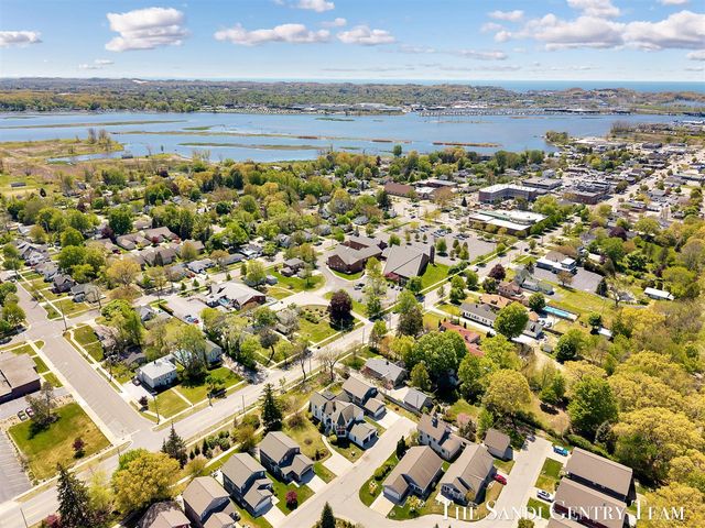 318 Rachaels Way, Spring Lake, MI 49456