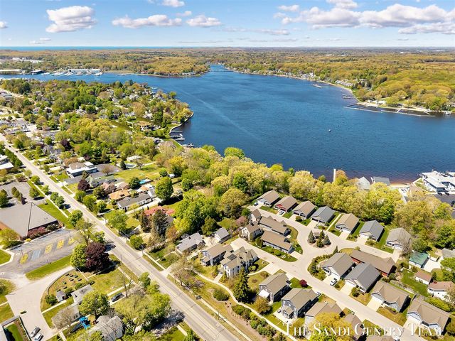 318 Rachaels Way, Spring Lake, MI 49456