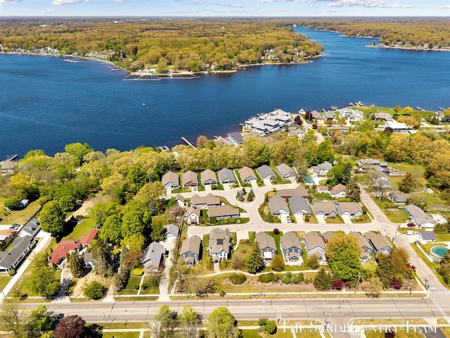 318 Rachaels Way, Spring Lake, MI 49456