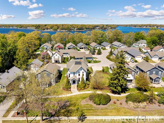 318 Rachaels Way, Spring Lake, MI 49456