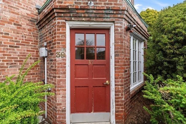 39 Commonwealth Ave 11, Newton, MA 02467