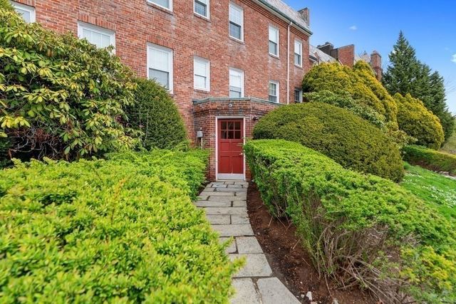 39 Commonwealth Ave 11, Newton, MA 02467