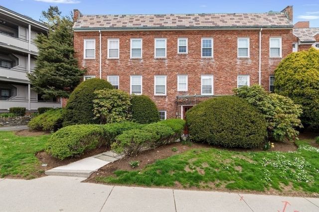 39 Commonwealth Ave 11, Newton, MA 02467