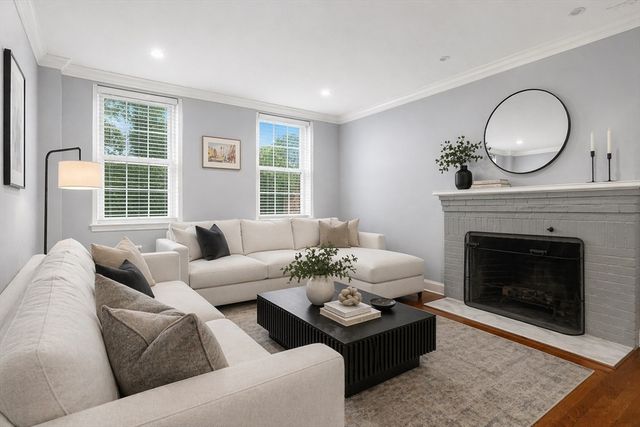 39 Commonwealth Ave 11, Newton, MA 02467