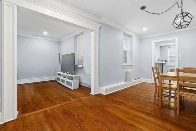 39 Commonwealth Ave 11, Newton, MA 02467