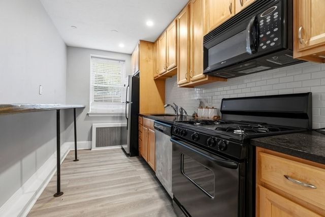 39 Commonwealth Ave 11, Newton, MA 02467