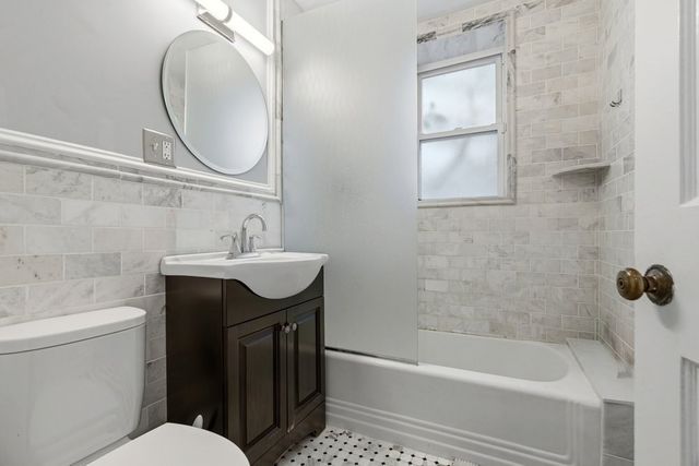 39 Commonwealth Ave 11, Newton, MA 02467