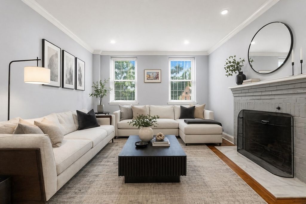 39 Commonwealth Ave 11, Newton, MA 02467