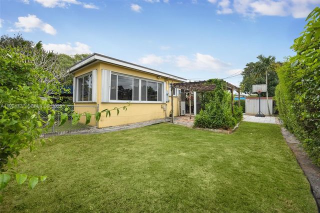 1420 SW 82nd Ave, Miami, FL 33144