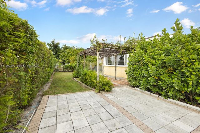 1420 SW 82nd Ave, Miami, FL 33144