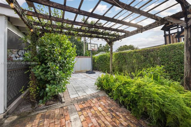 1420 SW 82nd Ave, Miami, FL 33144