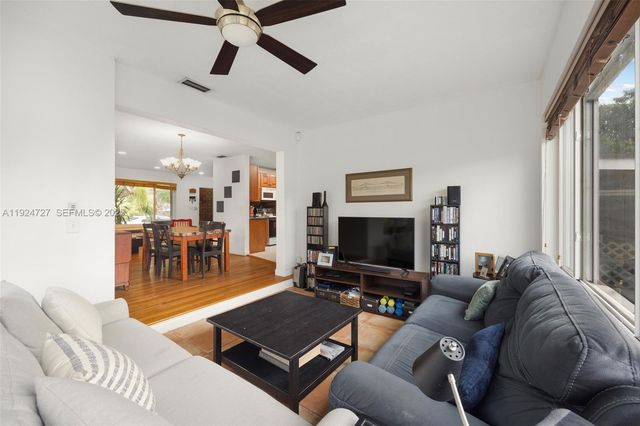 1420 SW 82nd Ave, Miami, FL 33144