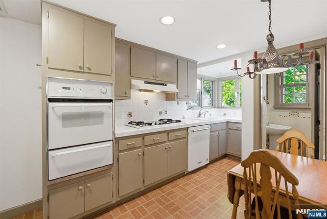 34 Espy Road, Caldwell, NJ 07006