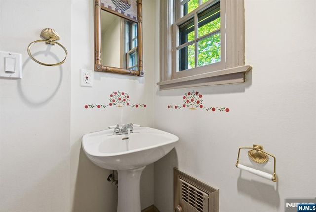 34 Espy Road, Caldwell, NJ 07006