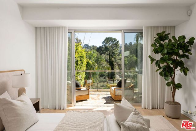 2731 Hutton Drive, Beverly Hills, CA 90210