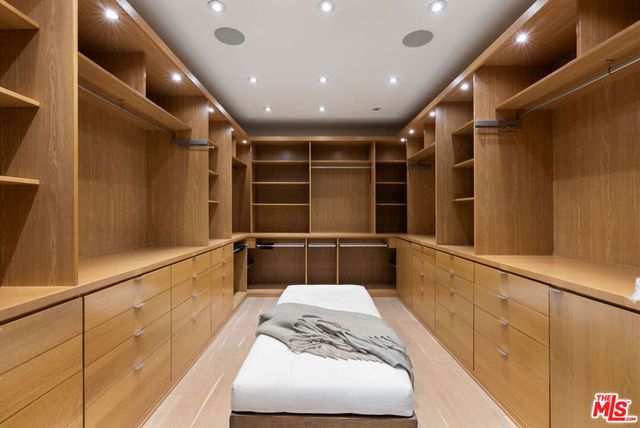 2731 Hutton Drive, Beverly Hills, CA 90210