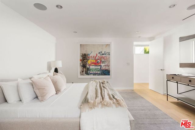 2731 Hutton Drive, Beverly Hills, CA 90210