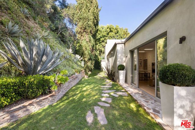 2731 Hutton Drive, Beverly Hills, CA 90210