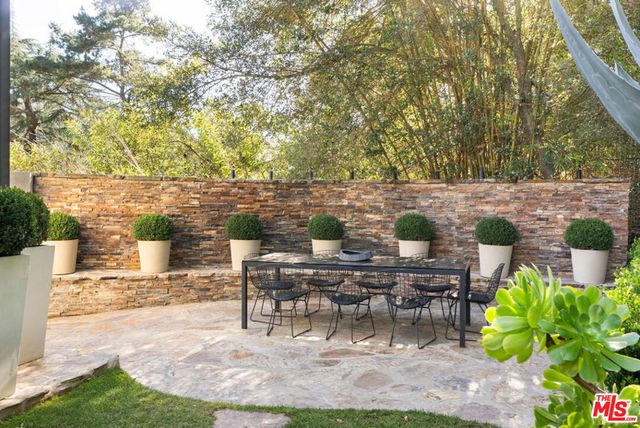 2731 Hutton Drive, Beverly Hills, CA 90210