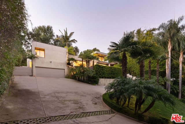 2731 Hutton Drive, Beverly Hills, CA 90210