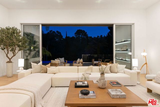 2731 Hutton Drive, Beverly Hills, CA 90210