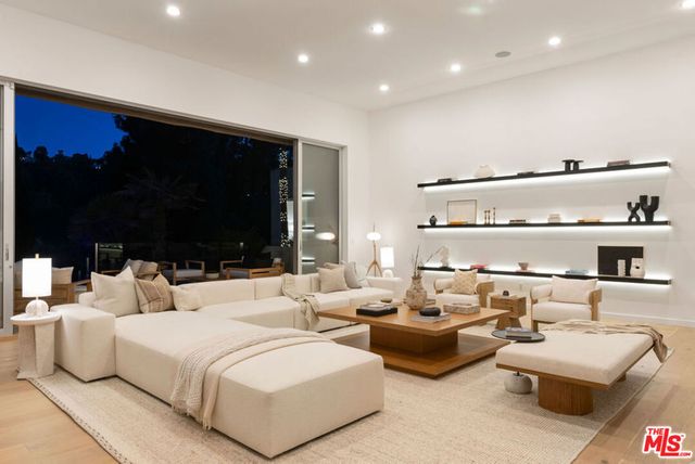 2731 Hutton Drive, Beverly Hills, CA 90210