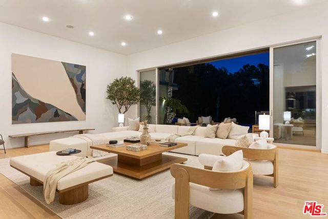 2731 Hutton Drive, Beverly Hills, CA 90210