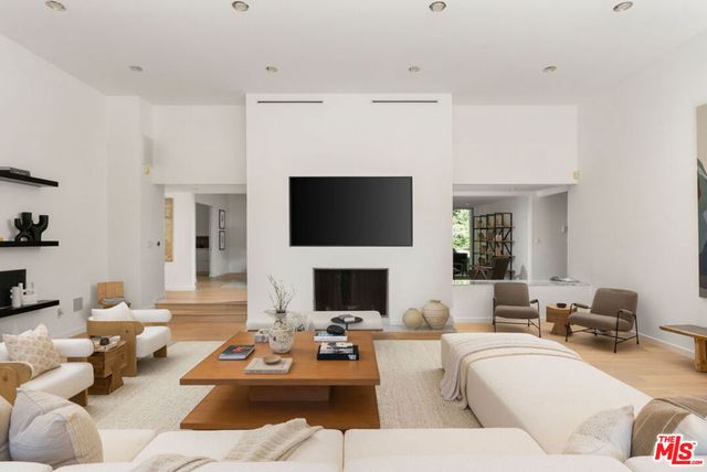 2731 Hutton Drive, Beverly Hills, CA 90210