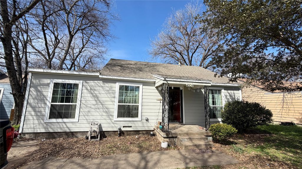 4504 Almena Road, River Oaks, TX 76114