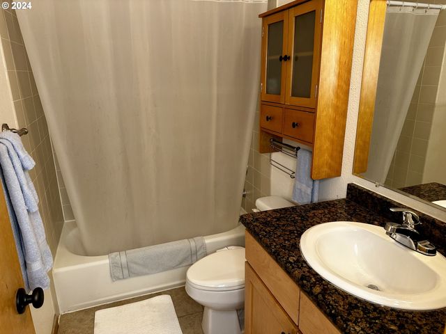 730 Nw NAITO Pkwy E25, Portland, OR 97209