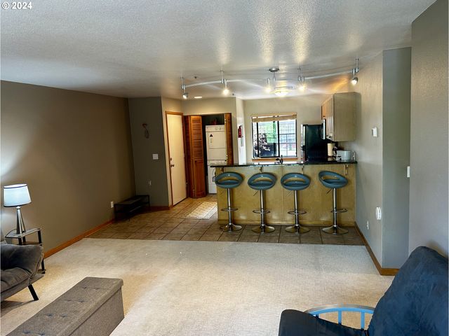 730 Nw NAITO Pkwy E25, Portland, OR 97209