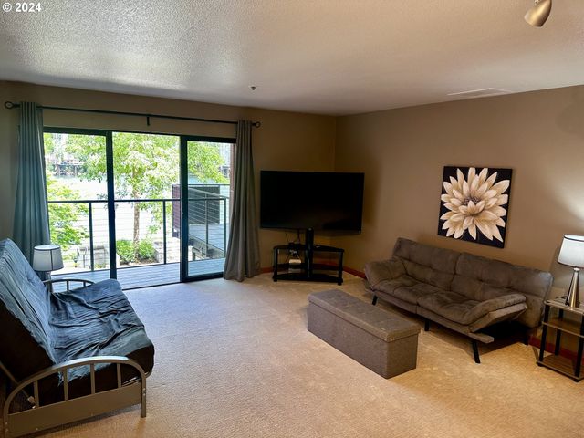 730 Nw NAITO Pkwy E25, Portland, OR 97209