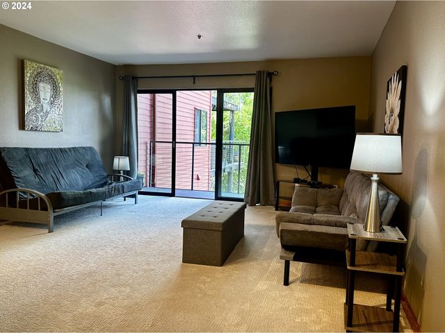 730 Nw NAITO Pkwy E25, Portland, OR 97209