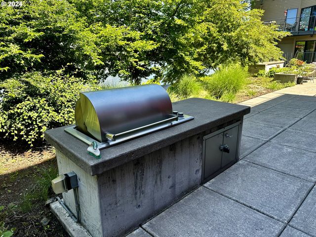 730 Nw NAITO Pkwy E25, Portland, OR 97209