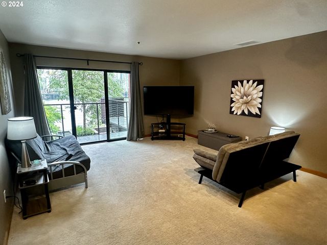 730 Nw NAITO Pkwy E25, Portland, OR 97209