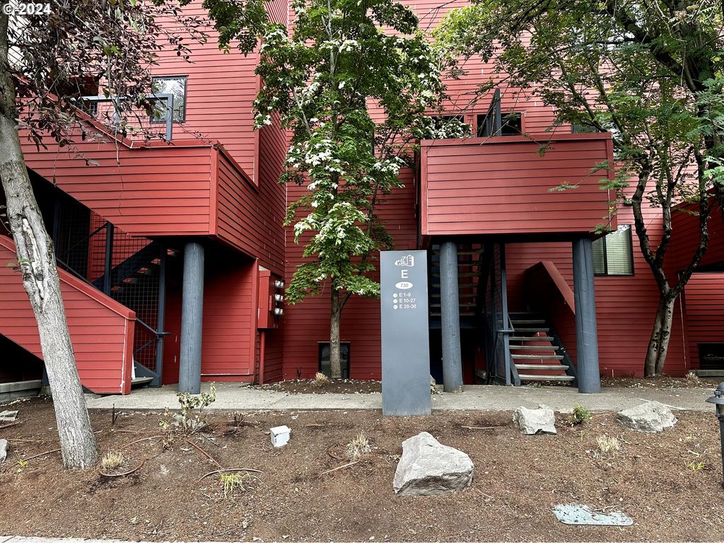 730 Nw NAITO Pkwy E25, Portland, OR 97209