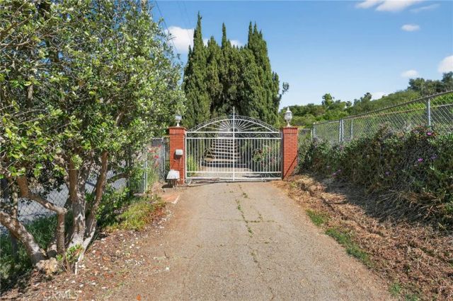 10085 W Lilac, Escondido, CA 92026