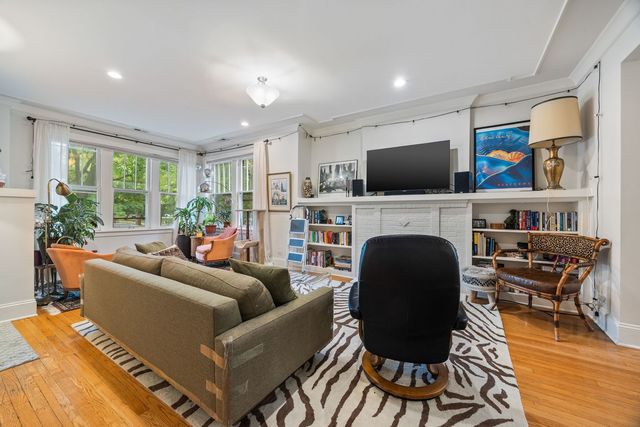 3074 W Palmer Boulevard, Chicago, IL 60647