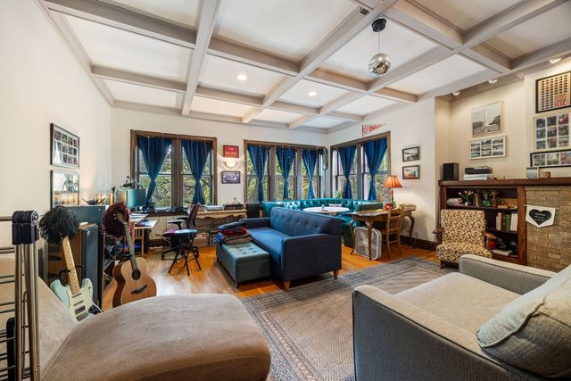 3074 W Palmer Boulevard, Chicago, IL 60647