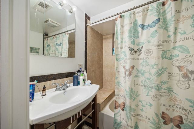 3074 W Palmer Boulevard, Chicago, IL 60647